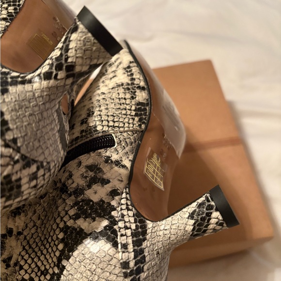Anthropologie Maeve Kitten-Heel Barrel Booties - Picture 8 of 12